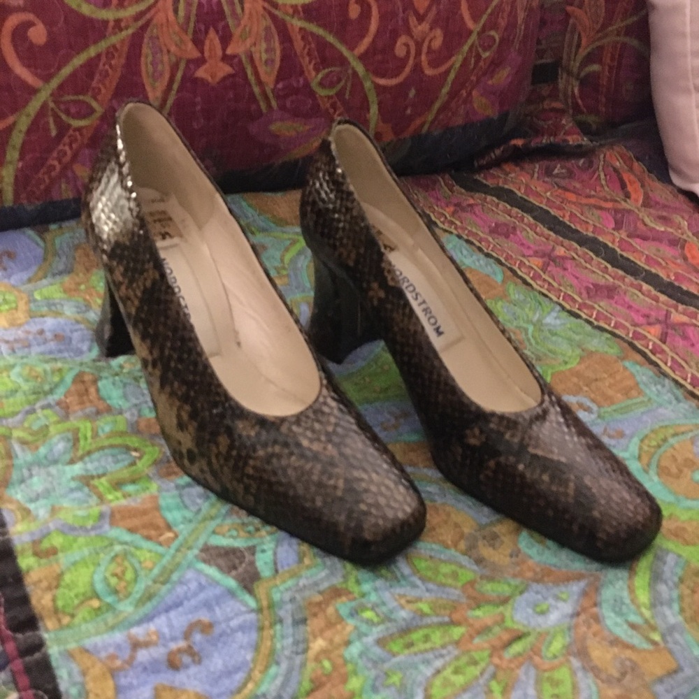 Nordstrom brown and black leather, simulated alligator pumps
